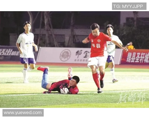 昔日绿茵英雄浴火重生烧伤足球球星坚强重返赛场